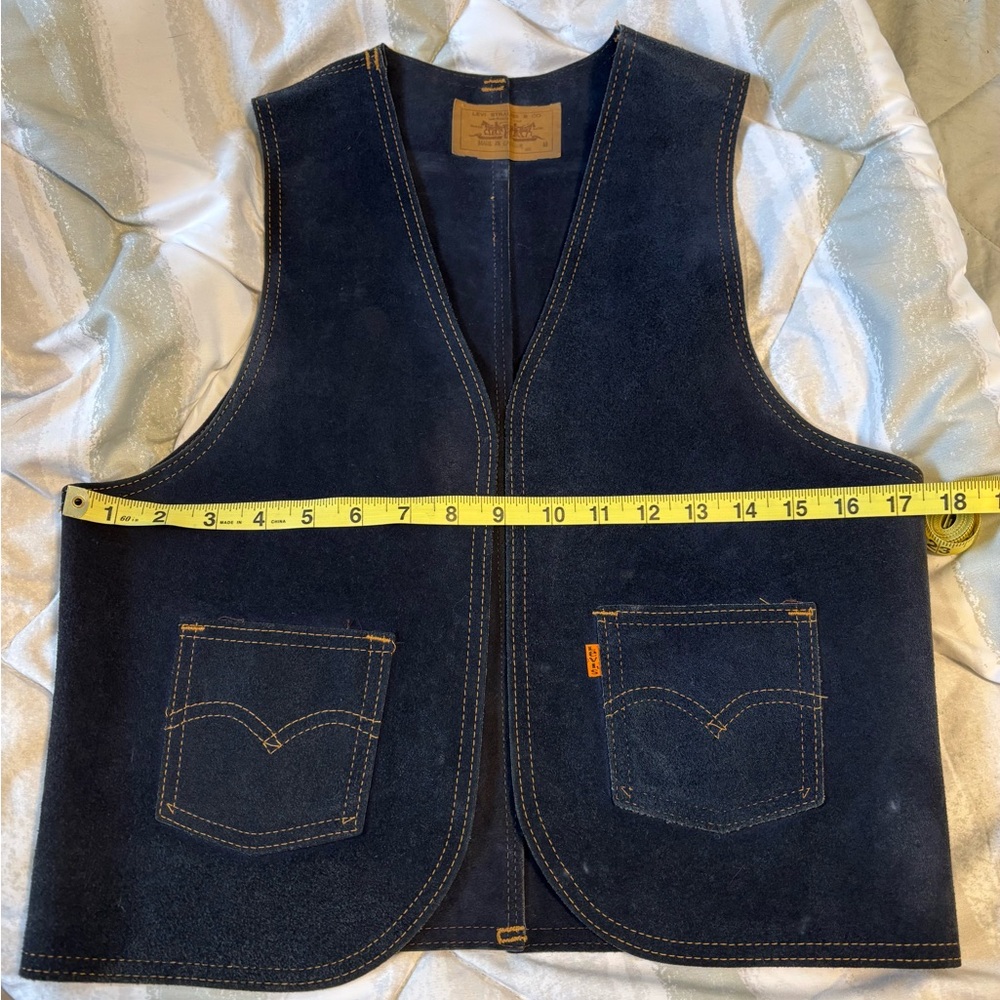 Levi's Dark Blue Denim Vest- size medium - Picture 6 of 6